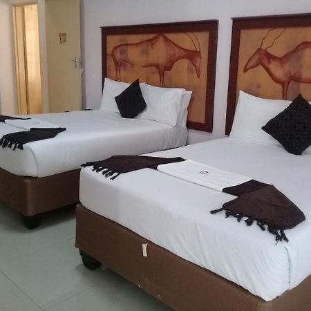 Upper Room Guest House Francistown Eksteriør billede