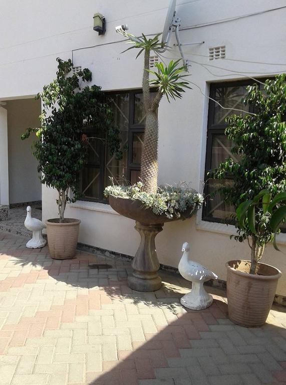 Upper Room Guest House Francistown Eksteriør billede