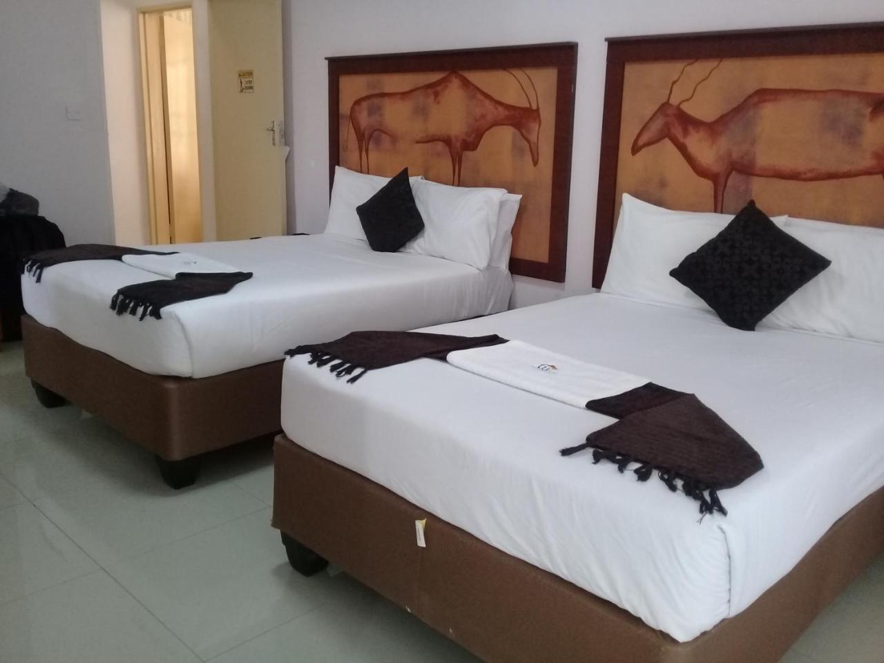 Upper Room Guest House Francistown Eksteriør billede