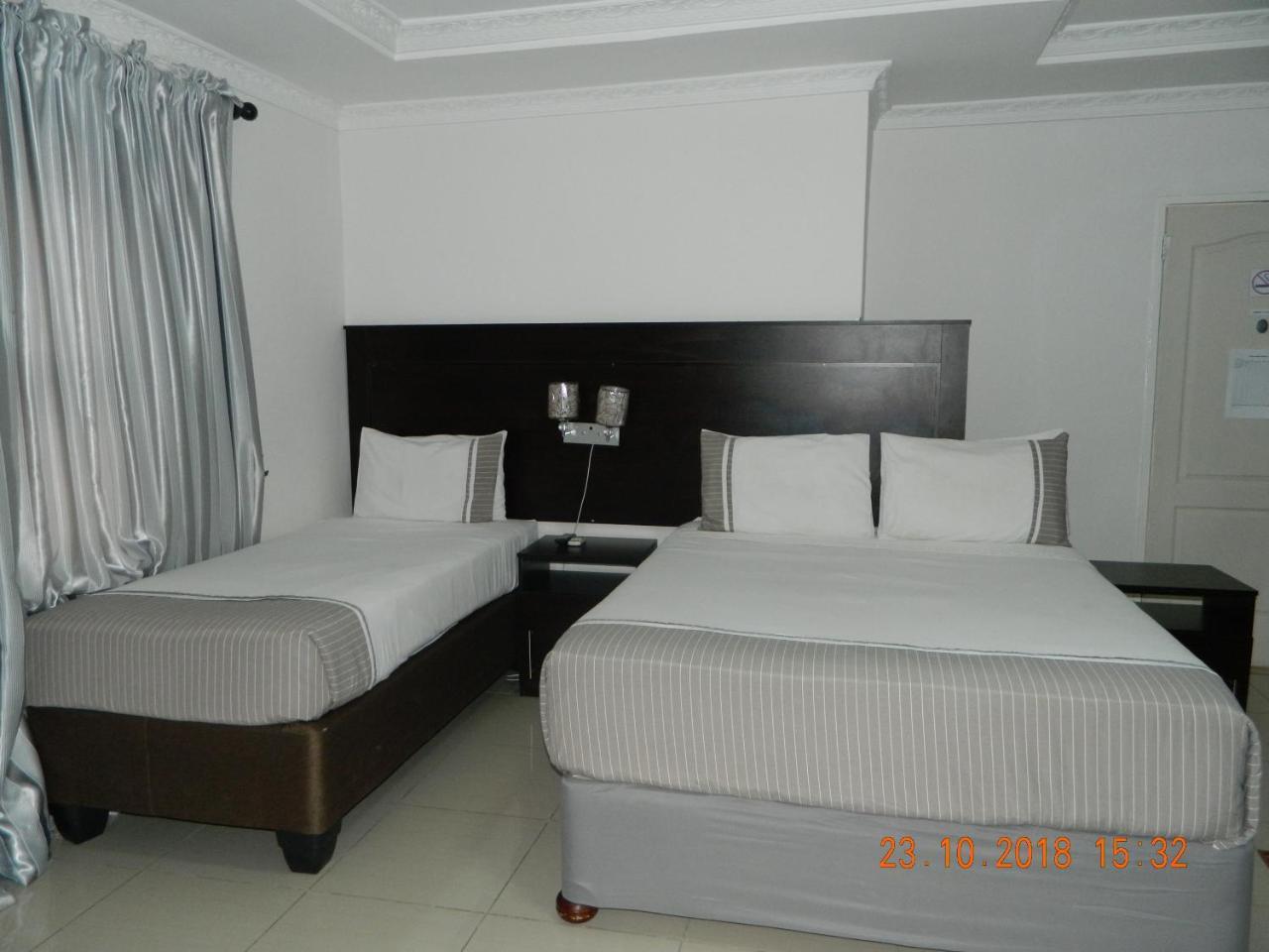Upper Room Guest House Francistown Eksteriør billede
